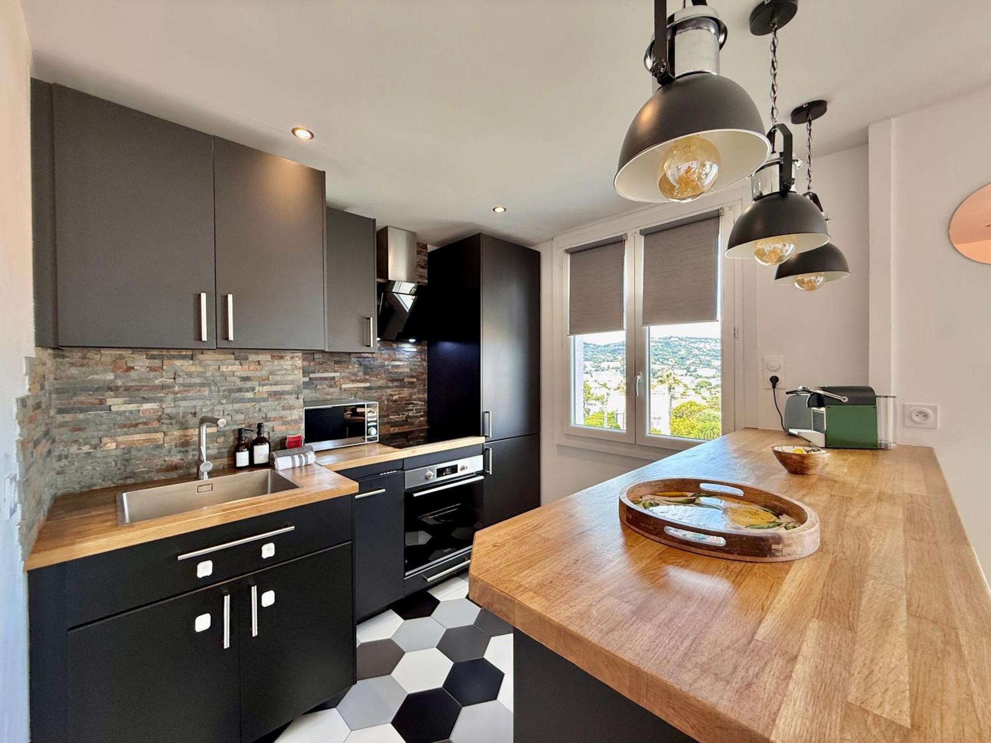 T3 Sea View Walking Distance Of Palais, Ac , Parking, Terrace * Cannes