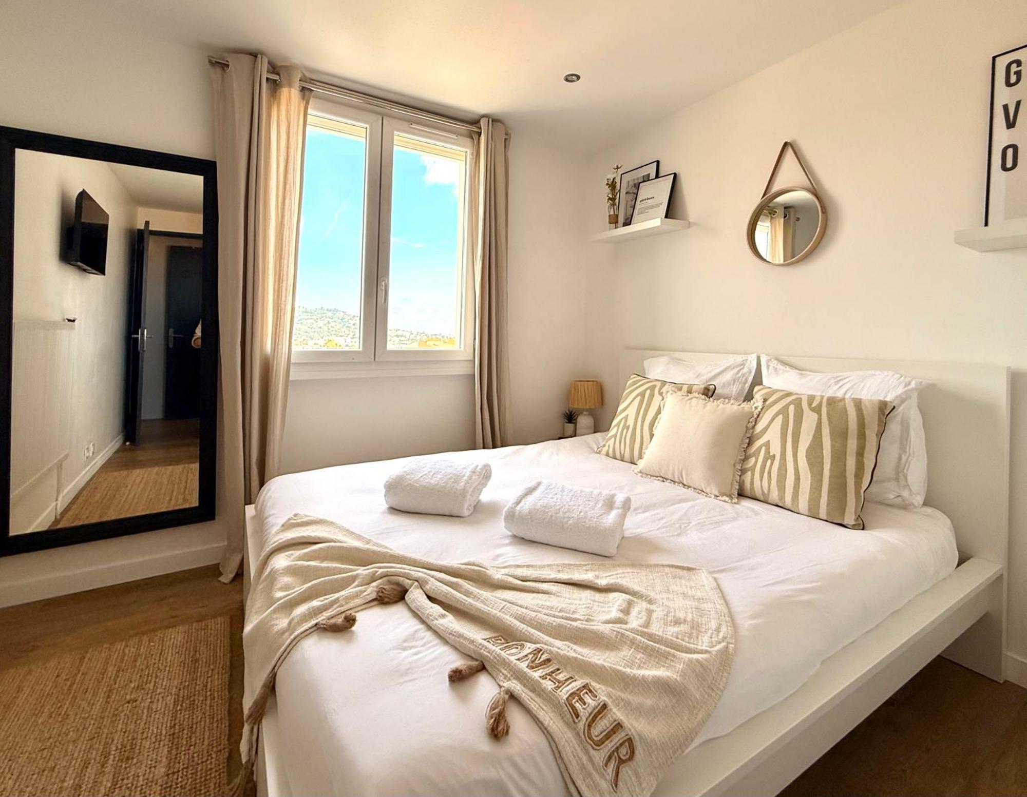 T3 Sea View Walking Distance Of Palais, Ac , Parking, Terrace Cannes